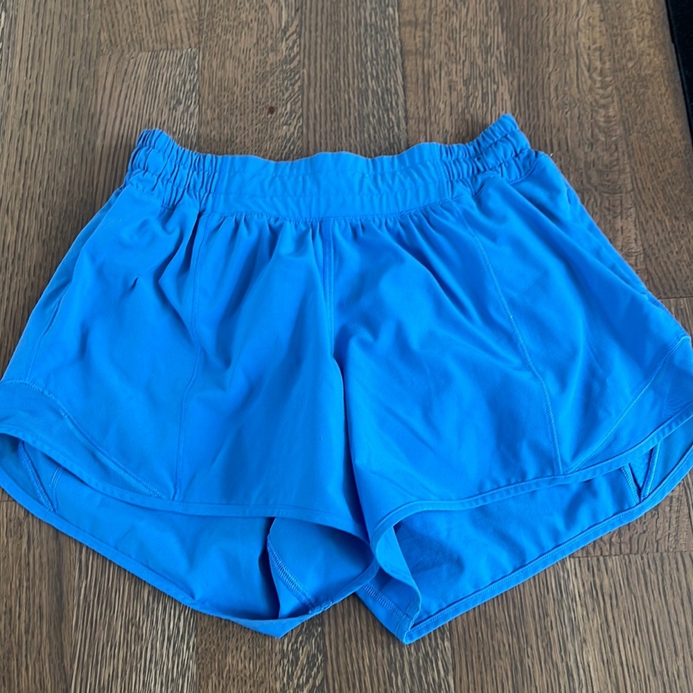 nwot blue nile 4” low rise lululemon hotty hot shorts